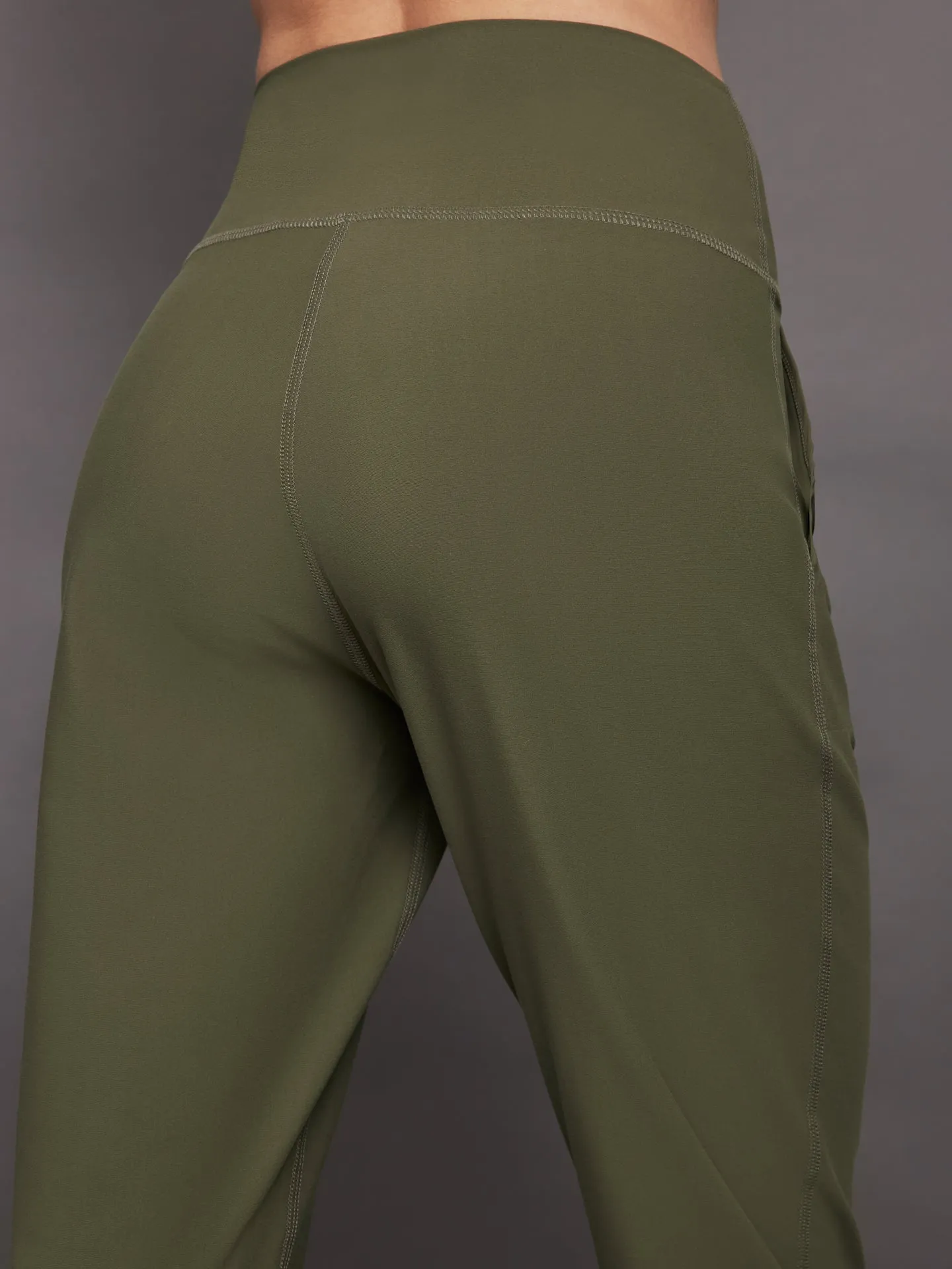 Jogger in Melt - Olive