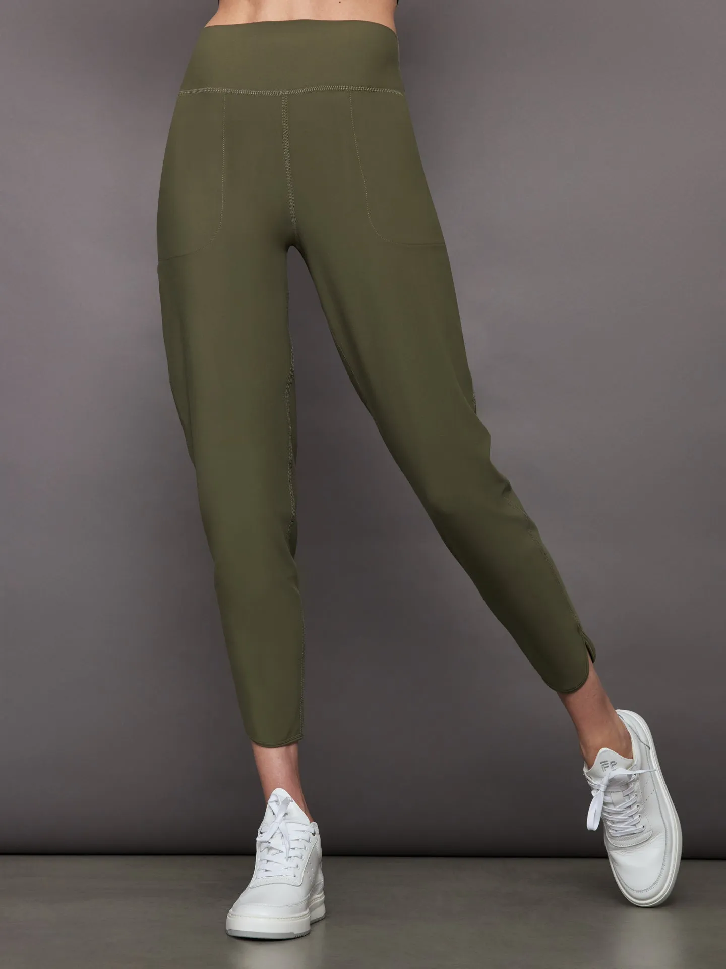 Jogger in Melt - Olive