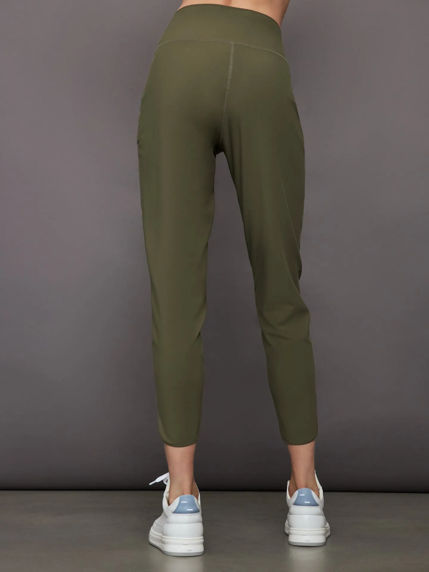 Jogger in Melt - Olive